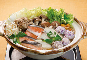 〈減塩レシピ〉秋の味覚たっぷり　海鮮鍋